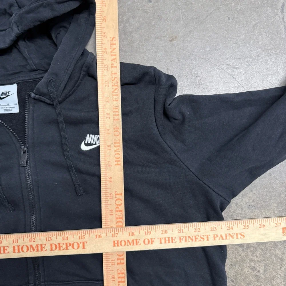 Nike sportswear club